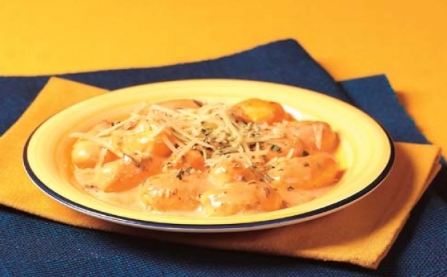 Malfatti de ricotta en salsa rosa